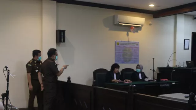 Suasana Sidang Perdana Kasus Pencabulan Terdakwa Dosen Unej - GenPI.co JATIM