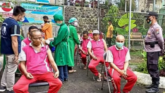 ODGJ Banyuwangi Vaksin, Pelaksanaannya Khusus - GenPI.co JATIM