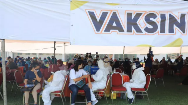 Vaksinasi Dosis Kedua Kacau, Wali Kota Surabaya Disindir Habis - GenPI.co JATIM