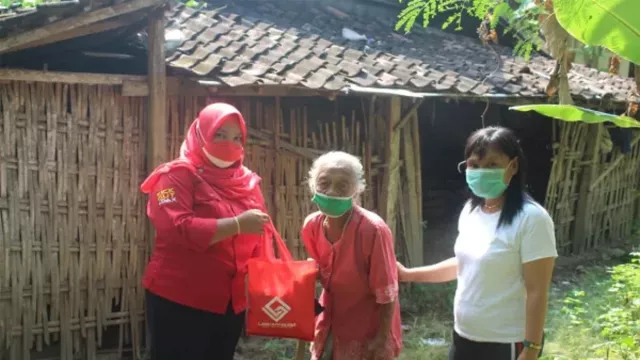 2 Komunitas di Ngawi Bantu Warga Terdampak Pandemi Covid-19 - GenPI.co JATIM