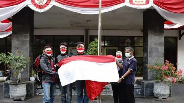 Bukit Klotok Kediri Kembali Terlihat Warna Merah Putih - GenPI.co JATIM