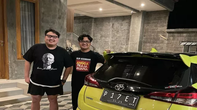 Crazy Rich Surabaya Ketemu Angga Totok Saraf, Sakit? - GenPI.co JATIM Crazy Rich Surabaya Ketemu Angga Totok Saraf, Sakit? - GenPI.co JATIM