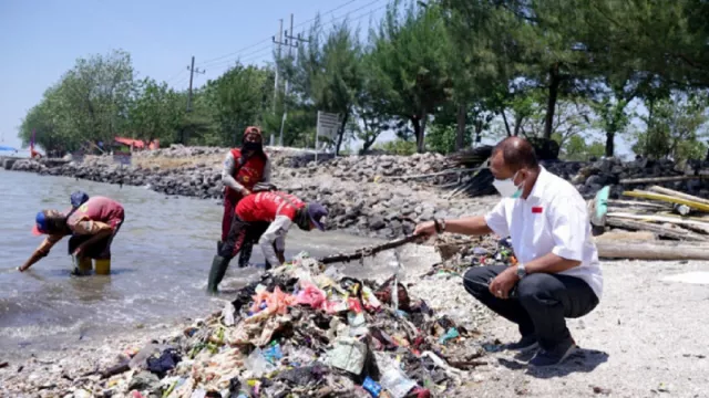 Wakil Wali Kota Surabaya Syok Lihat Kondisi Pantai Kenjeran - GenPI.co JATIM