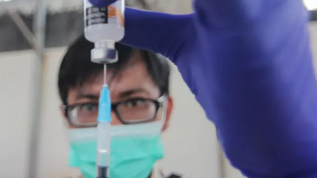 Vaksin Situbondo Masih Rendah, Hoaks Penyebabnya - GenPI.co JATIM