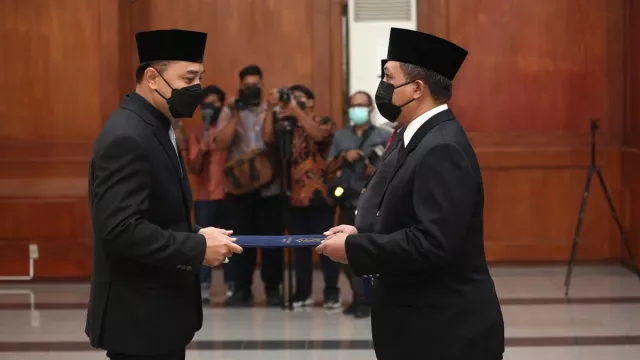 Eri Cahyadi Lakukan Mutasi Besar-besaran Perdana Sejak Dilantik - GenPI.co JATIM