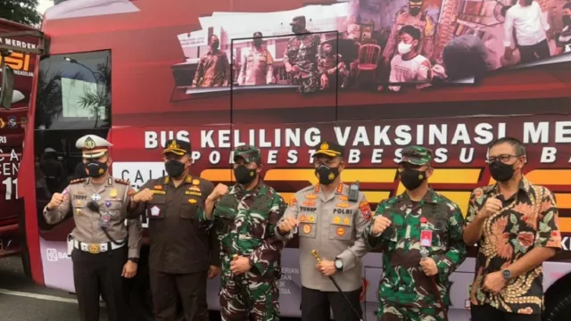 Sering Melintas Bundaran Waru Surabaya, Ada Vaksinasi Loh - GenPI.co JATIM