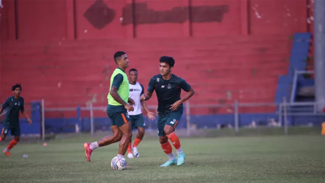 Persiapan Seri 2, Pelatih Persik Genjot Fisik Pemain - GenPI.co JATIM