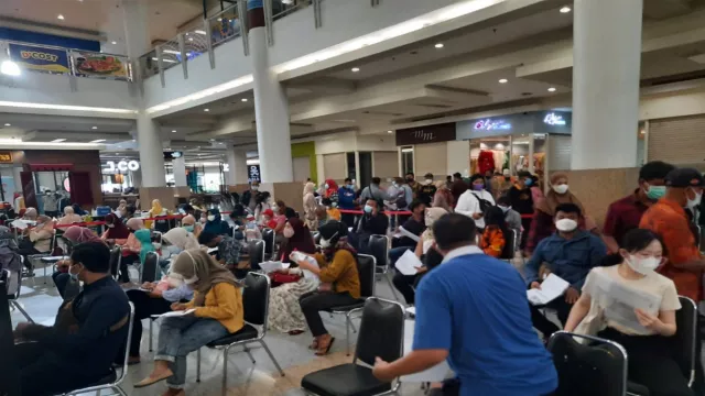 Pemkot Surabaya Buka Vaksin Corner, Warga Luar Kota Merapat - GenPI.co JATIM