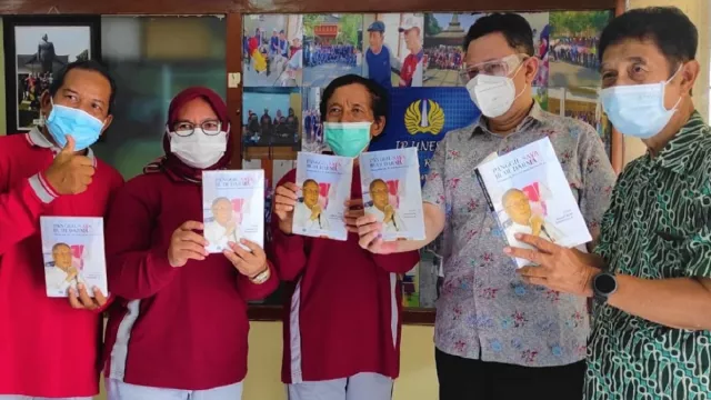 Sosok Budi Darma Abadi dalam Buku Panggil Saya Budi Darma - GenPI.co JATIM