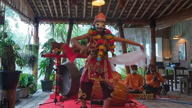 Keren! Tari Topeng Lumajang Sabet Predikat Warisan Budaya - GenPI.co JATIM