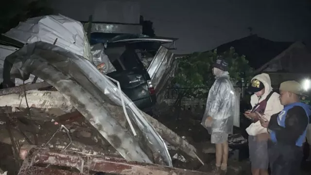 Warga Korban Banjir Bandang, Polres Batu Permudah Urus Dokumen - GenPI.co JATIM