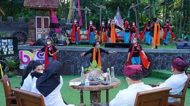 Komunitas Banyuwangi Youth Creative Network Kreasikan Tarian Baru - GenPI.co JATIM