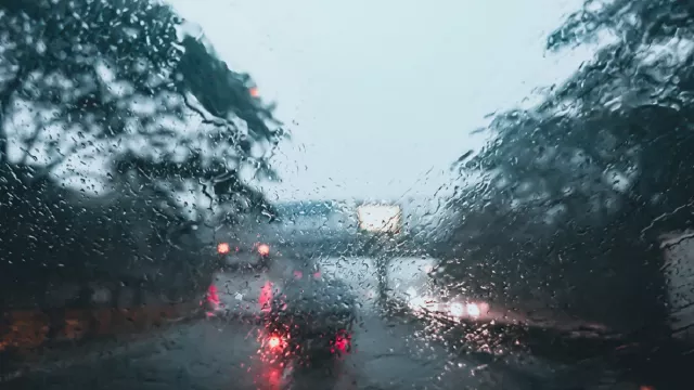 Hujan Turun Hampir Seluruh Wilayah Jatim di Siang Hingga Sore - GenPI.co JATIM