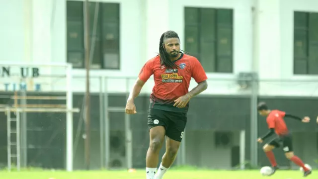 Carlos Fortes Kembali, Arema FC Siap Hadapi Persik Kediri - GenPI.co JATIM