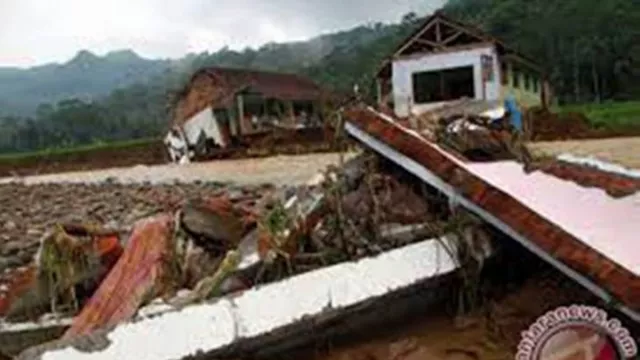 BPBD Trenggalek Ingatkan Bahaya Bencana Longsor, Ancam 45 Desa - GenPI.co JATIM