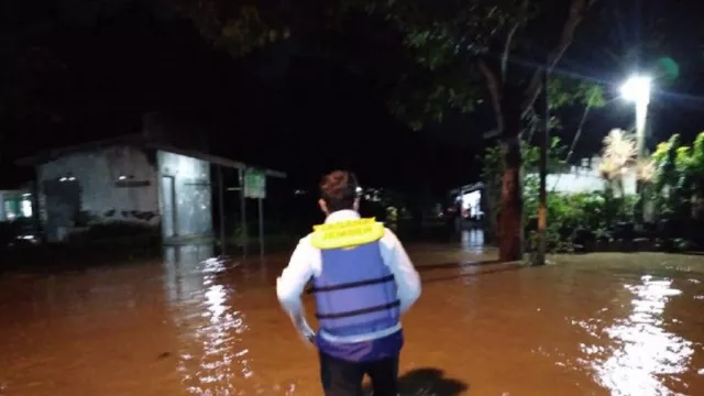 Longsor dan Banjir di Jember, Ratusan Orang Sempat Mengungsi - GenPI.co JATIM