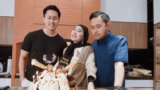 Crazy Rich Malang Masak Daging Berlapis Emas, Harganya Fantastis - GenPI.co JATIM