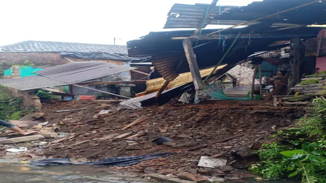 Hujan Deras, Banjir dan Tanah Longsor Terjadi Malang - GenPI.co JATIM