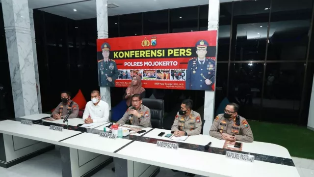 Polisi Ungkap Fakta Baru Hubungan RB dengan Mahasiswi Mojokerto - GenPI.co JATIM