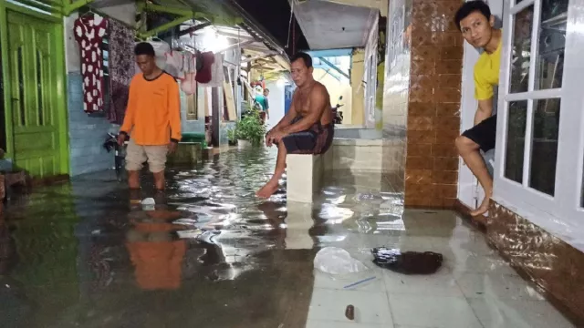 OMG! Ratusan Rumah di Banyuwangi Pesisir Terendam Banjir Rob - GenPI.co JATIM
