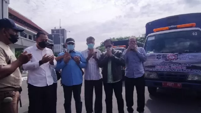 Pemkot Surabaya Kirim Sarung, Selimut Hingga Mainan ke Lumajang - GenPI.co JATIM