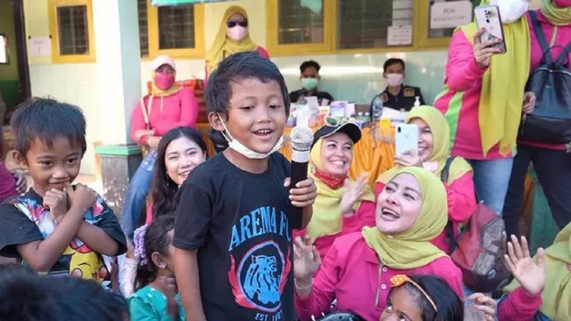 Komunitas Ini Hibur Anak-Anak Penyintas Erupsi Semeru di Lumajang - GenPI.co JATIM