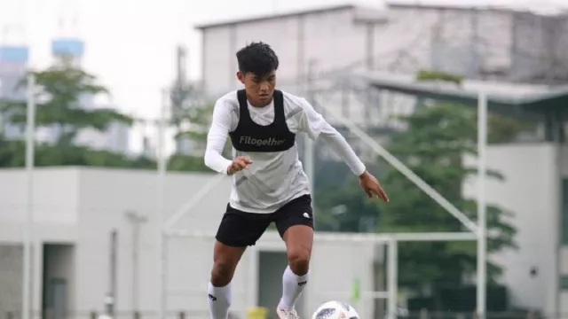 Arema FC Dapat Amunisi Baru, Posisinya Gelandang - GenPI.co JATIM