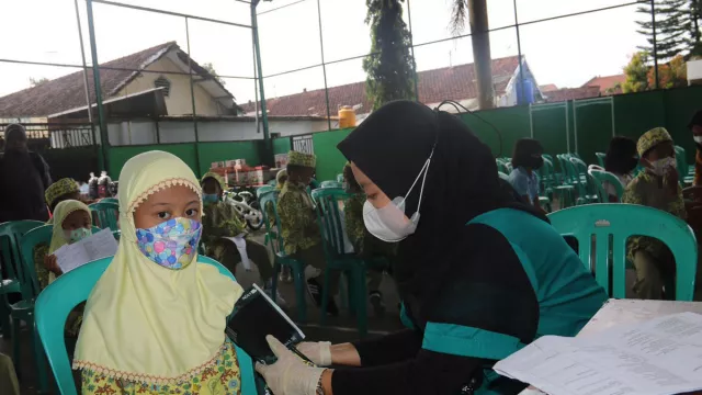 2 Anak Yatim di Malang Vaksin dapat Doorprize, Hamdalah - GenPI.co JATIM