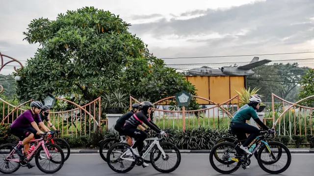 Sepeda Kita dan CRS Ajak Cyclist Ramaikan Ride Rapha Festive500 - GenPI.co JATIM
