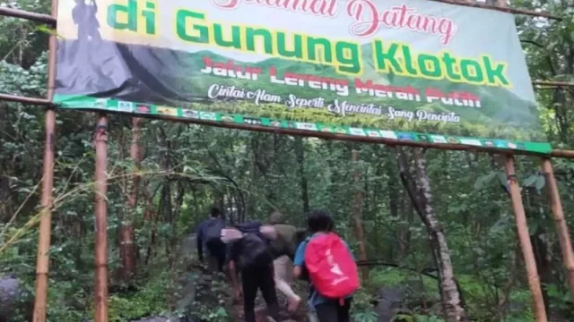 Gunung Klotok Tujuan Komunitas Pencinta Alam di Malam Tahun Baru - GenPI.co JATIM