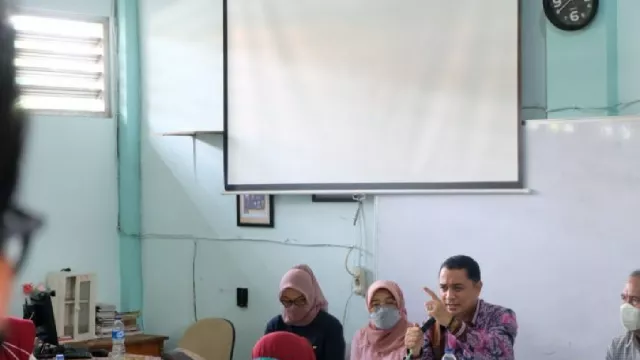 Oknum Guru Lakukan Kekerasan, Eri Cahyadi: Tolong Jaga Anak Didik - GenPI.co JATIM