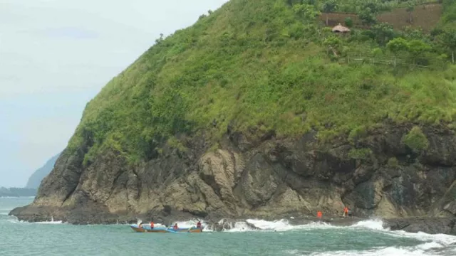 Doa Gubernur Jatim untuk Para Korban Ritual di Pantai Payangan - GenPI.co JATIM