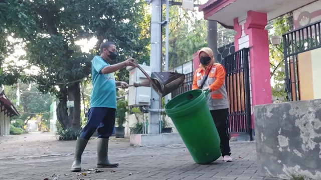 DLH dan Komunitas Papesa Kota Probolinggo Lakukan Aksi Keren - GenPI.co JATIM