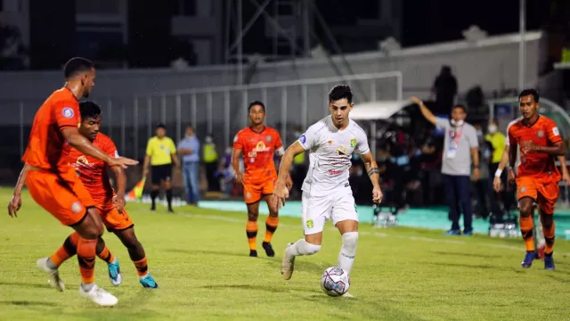 Jelang Lawan Arema FC, Persebaya Singgung Soal Wasit - GenPI.co JATIM