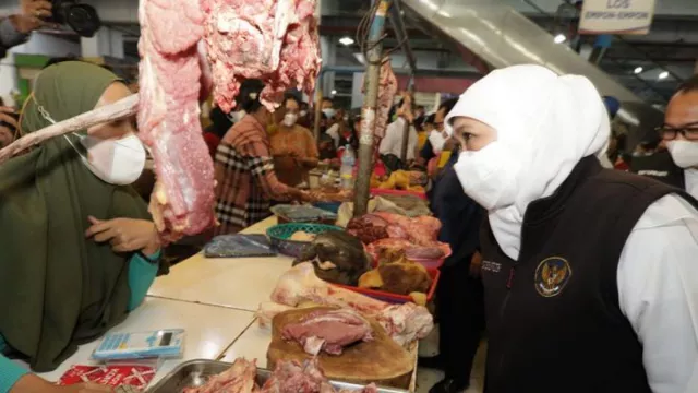 Gubernur Khofifah Pastikan Stok Daging Aman, Pedagang Tenang - GenPI.co JATIM