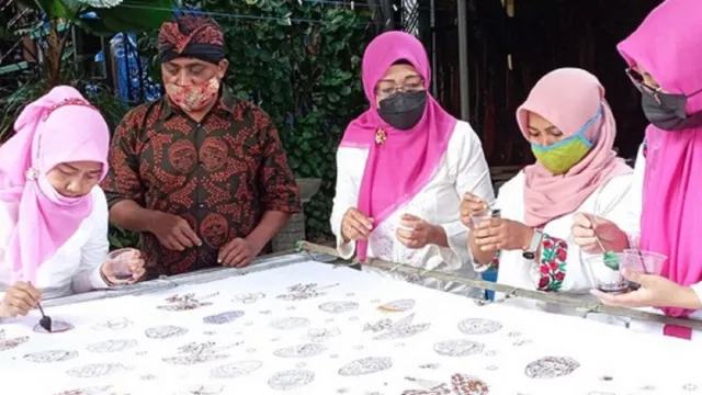 Diskopindag Punya Cara Jempolan Kembangkan Batik Khas Malangan - GenPI.co JATIM