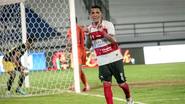 Profil Beto Goncalves, Striker Gaek Haus Gol Asal Madura United - GenPI.co JATIM