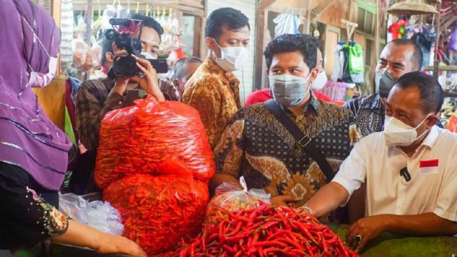 Blusukan ke Pasar, Wawali Surabaya Temukan Fakta Soal Harga Cabai - GenPI.co JATIM