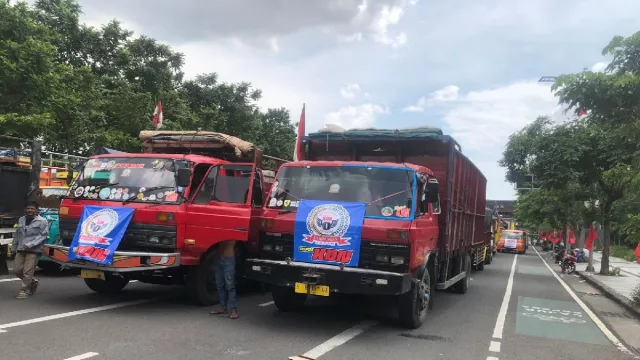Demo Sopir Truk, Warga Surabaya Mending Hindari Titik-Titik ini - GenPI.co JATIM