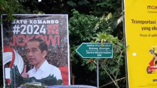 Baliho Satu Komando #2024 Ikut Pak Jokowi Bertebaran di Surabaya - GenPI.co JATIM