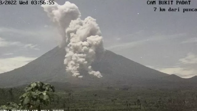Gunung Semeru Kembali Luncurkan Awan Panas Guguran - GenPI.co JATIM