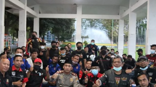 Polres Lumajang Ajak Komunitas Motor Ikut Peduli Mudik - GenPI.co JATIM