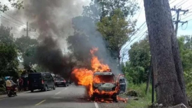 Fakta-Fakta Mobil Pemudik Terbakar di Madura - GenPI.co JATIM