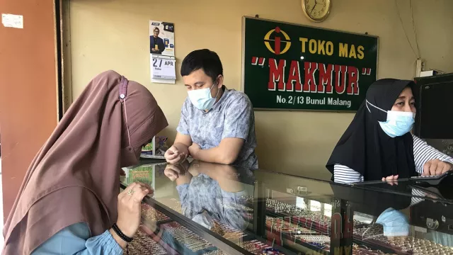 Pascalebaran Warga Kota Malang Berbondong-bondong Jual Emas - GenPI.co JATIM