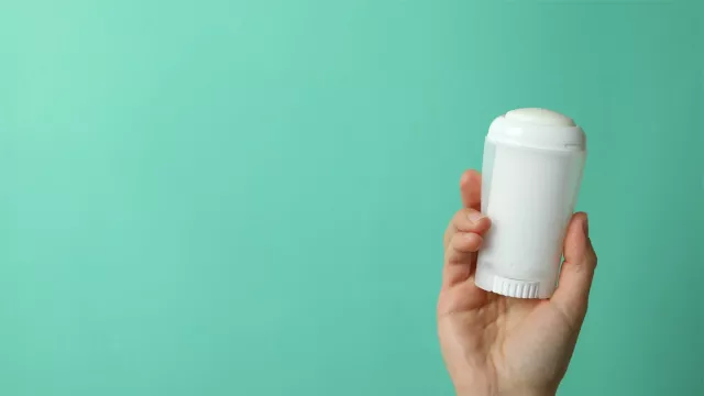4 Cara Ampuh Pakai Deodoran, Wangi Tahan Lama - GenPI.co JATIM