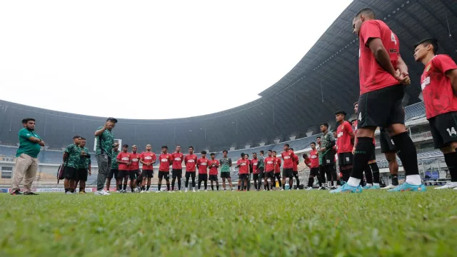 Persebaya vs Bali United, Aji Santoso Janji Akan Rotasi Pemainnya - GenPI.co JATIM