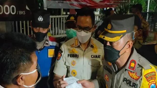 Ternak Melintas Karangpilang Surabaya Siapkan Dokumen - GenPI.co JATIM Ternak Melintas Karangpilang Surabaya Siapkan Dokumen - GenPI.co JATIM