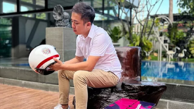 Crazy Rich Surabaya Beraksi, Lelang Helm VWD untuk Panti Asuhan - GenPI.co JATIM