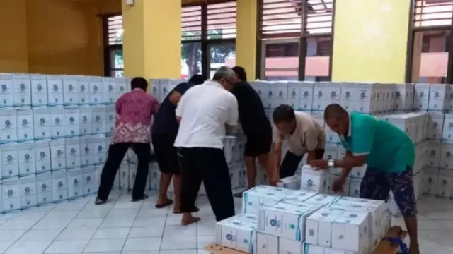 Air Zam-Zam Jemaah Haji Sudah Tiba di Embarkasi Surabaya - GenPI.co JATIM