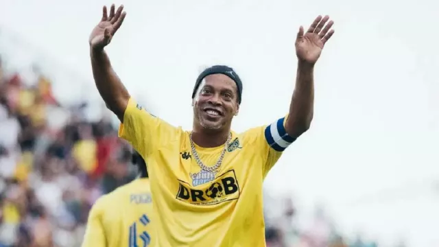 Aremania Sambut Meriah Ronaldinho, Siap Berikan Aksi Atraktif - GenPI.co JATIM